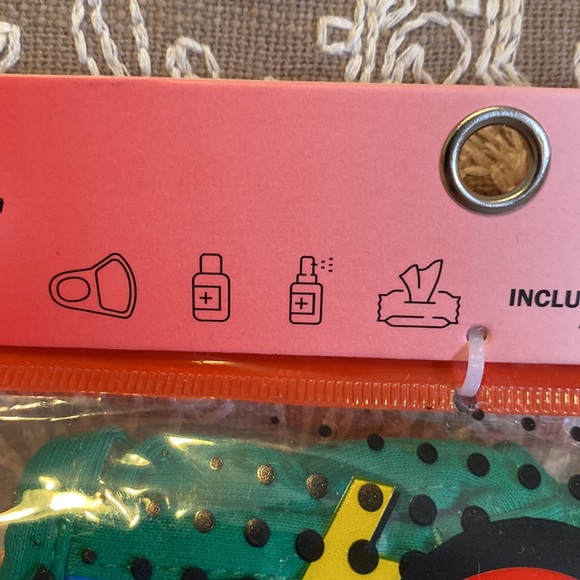 ❤️💛💙💚NWT Boys Sanitizer 5PC Wellness Kit - Picture 3 of 7